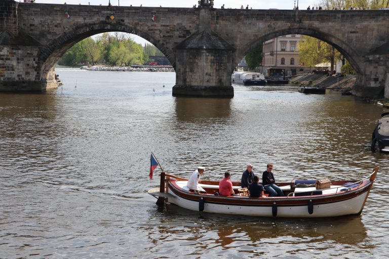 Boat, Prague