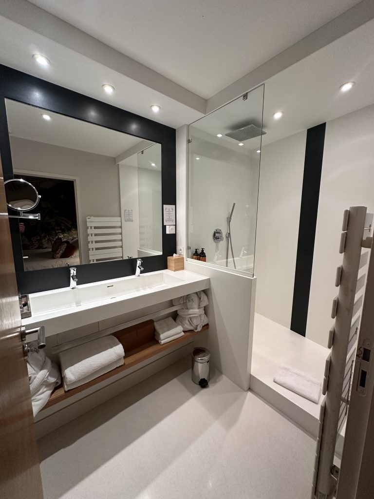 Hotel de Silhouette Bathroom